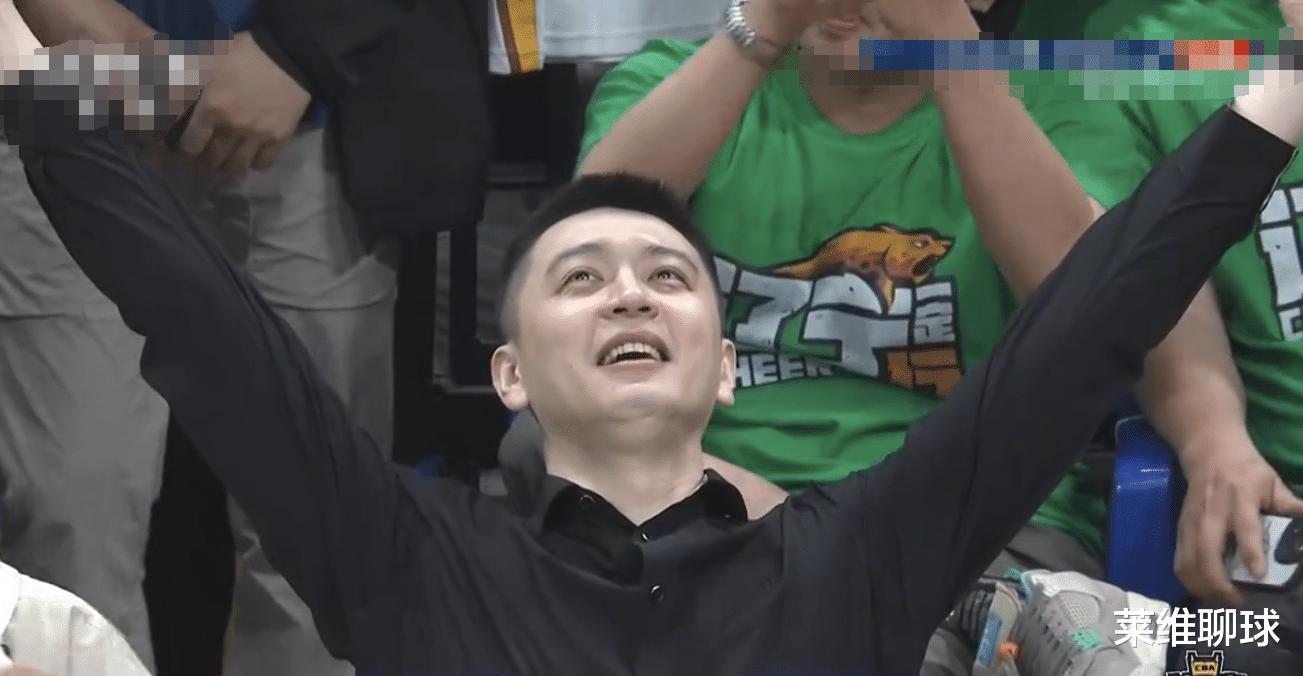 CBA争冠大意外，新疆巨星重伤赛季报销，曾31分干广东，辽篮躺赢(5)