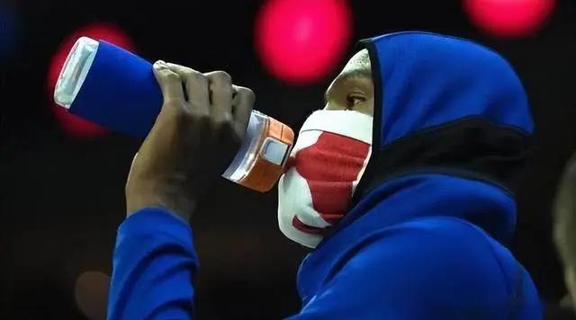 伊巴卡简直离谱！NBA球员喝“口服液” 名场面合集(5)
