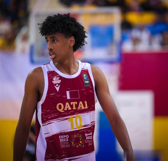卡塔尔新星哈马德-穆萨追随父亲的脚步参加耐克篮球峰会(2)