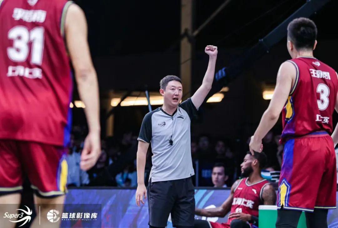 国际篮联三人篮球裁判员培训班8月举行，两名中国裁判将参加