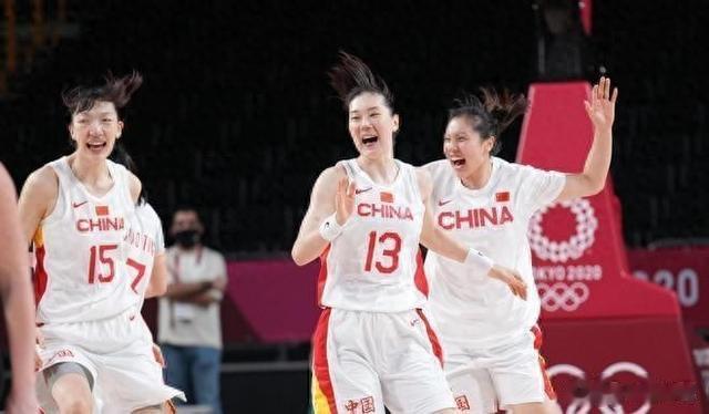 中国女篮目标奥运领奖台，需靠热身赛打好战术基础