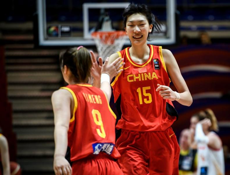 大爆冷！中国女篮神奇逆袭世界第三，克服困难提前进军奥运会(1)