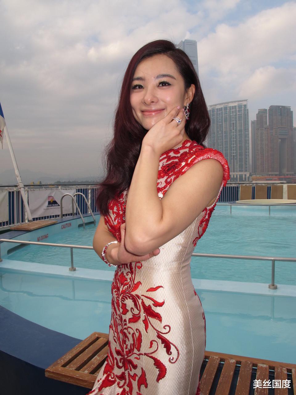 中国体坛第一美女，华丽转身成女星，年过四十美的依旧胜少女(7)