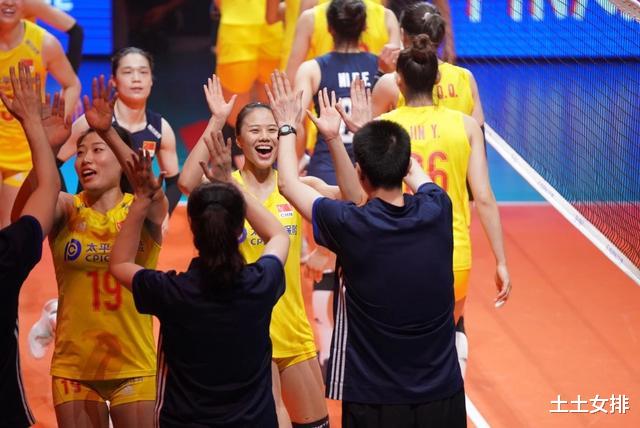 恭喜！中国女排4人获球迷肯定，入选亚洲最佳阵容，但1人却引争议(8)