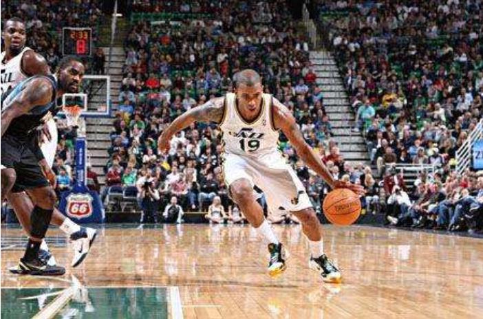 NBA中最完美的3D球员：汤普森未入选，榜首堪称上帝的化身(3)