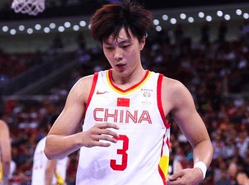 中国男篮22岁队长打疯了！他出场广东赢38分，力压两大外援超巨(4)