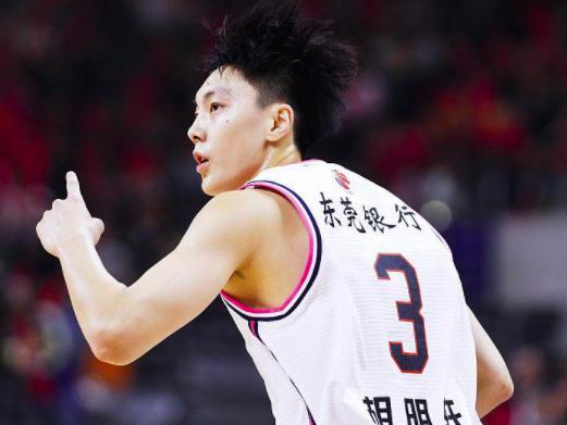中国男篮22岁队长打疯了！他出场广东赢38分，力压两大外援超巨(5)