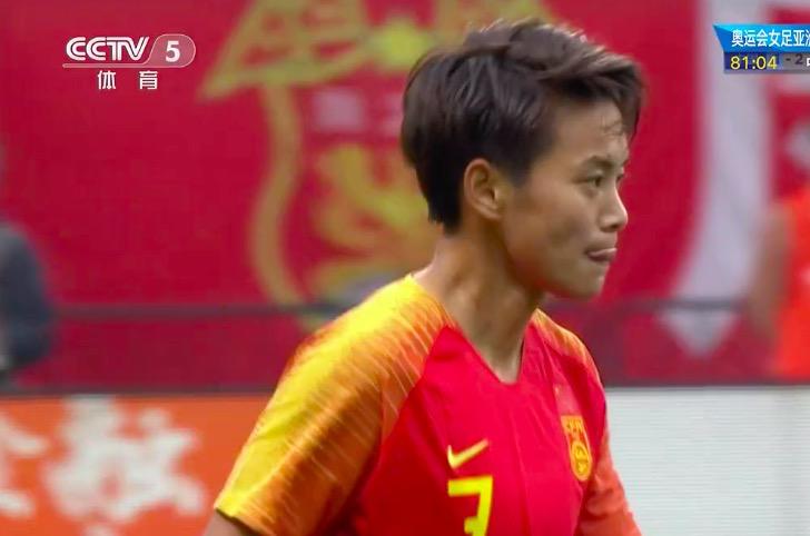 103分钟准绝杀！中国女足第1巨星复制梅西世界波，贾秀全眼眶湿润疯狂庆祝(1)