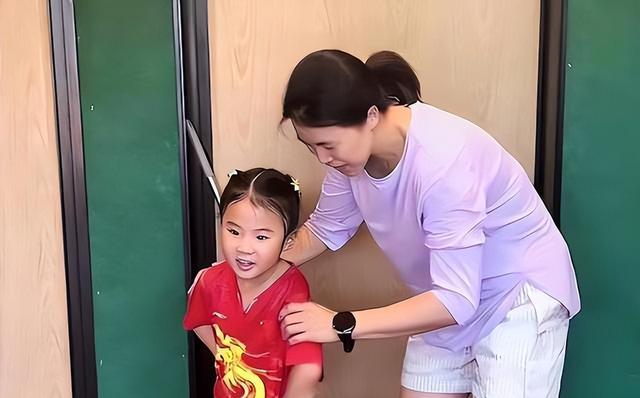 王楠6岁女儿面子大！奥运冠军给她当陪练，未来有望进入国家队(3)