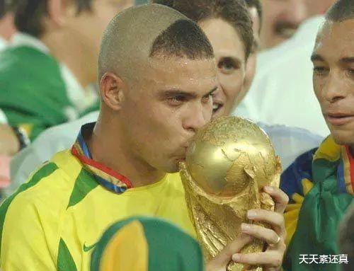 巴西贵为五届世界杯冠军得主，却独揽世界杯的两个尴尬的丢球纪录