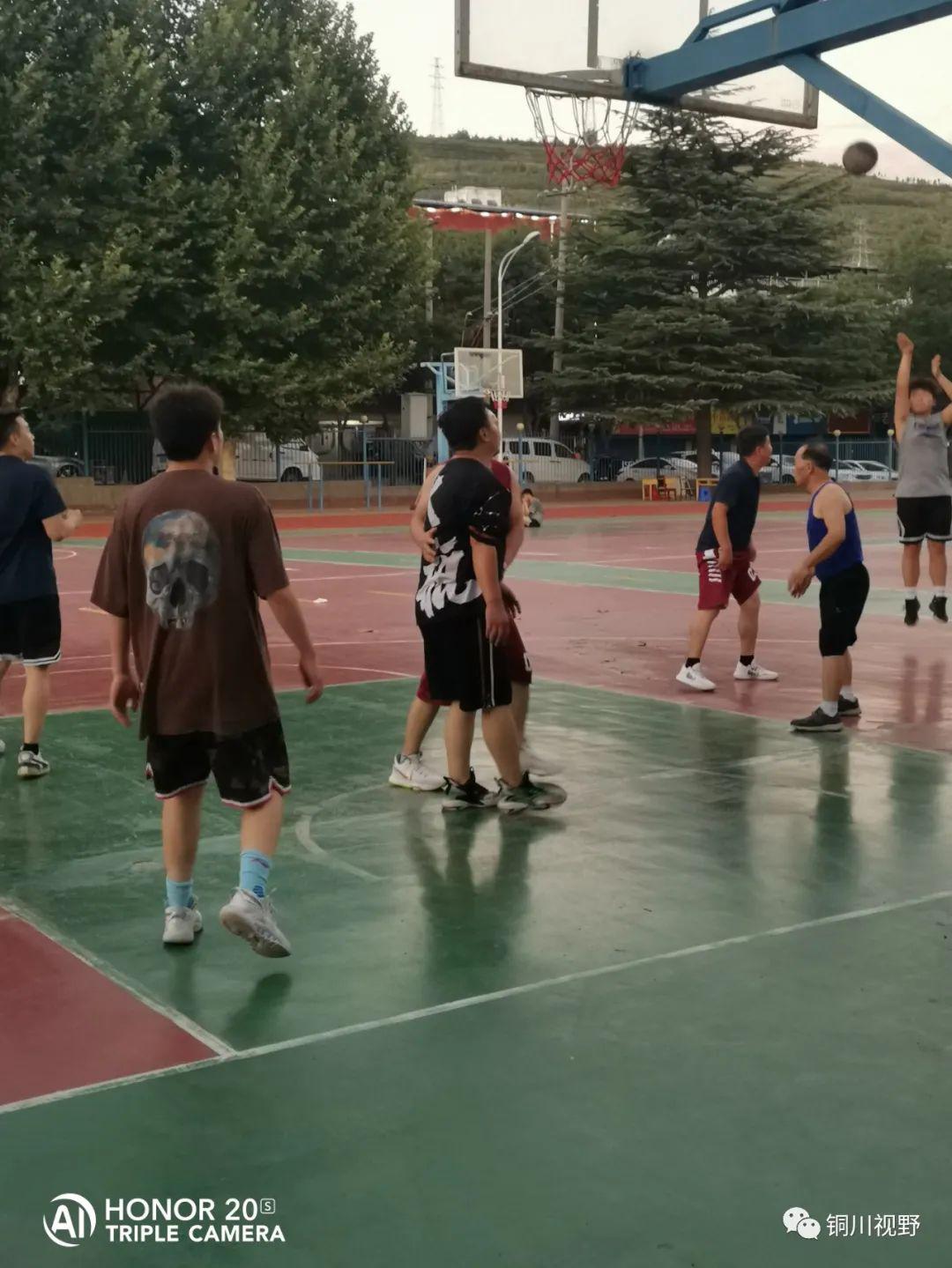 铜川王家河原建中操场的篮球赛(1)
