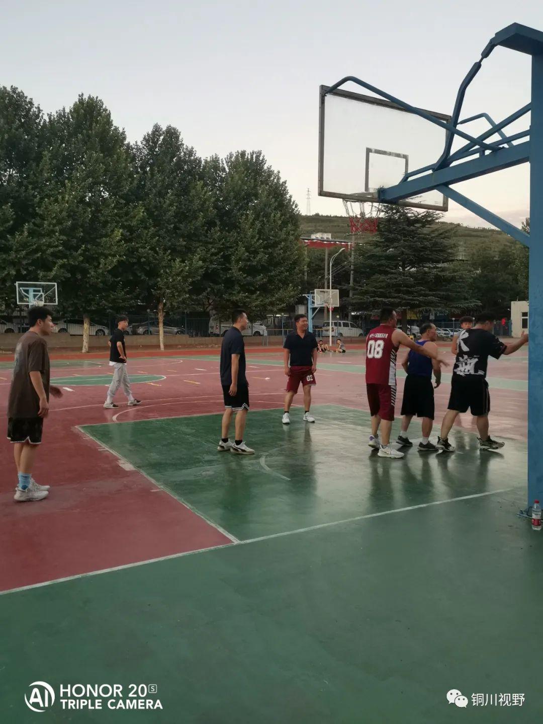 铜川王家河原建中操场的篮球赛(2)