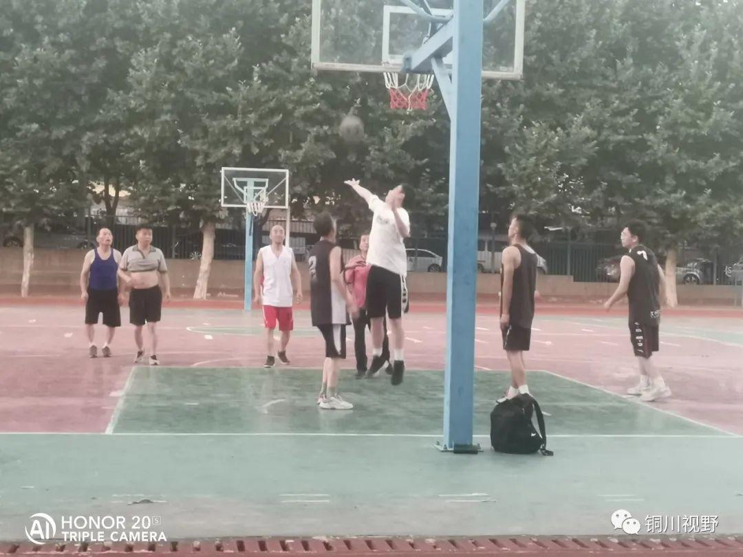 铜川王家河原建中操场的篮球赛(8)