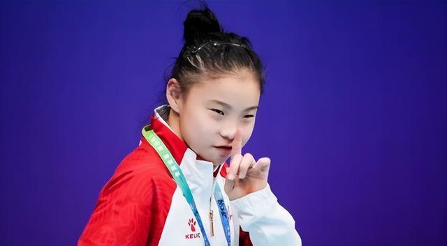 中国体操小将16岁夺奥运金牌，17岁无奈退役？当事人的回应来了(3)