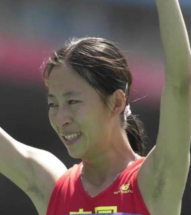 中国选手奥运夺金委屈落泪：教练组提前离场 至今仍欠她一个道歉(2)