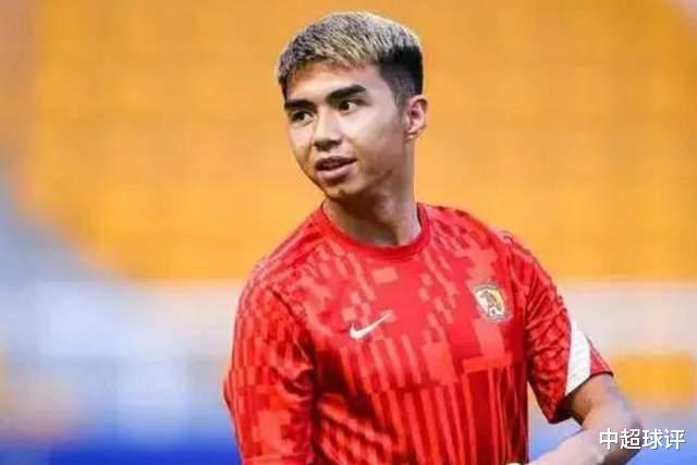 中国足球的希望：国青队新疆小将在U20亚洲杯2场打进6球！(3)