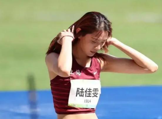 20岁的上海小花，早年以跳过1米9，有望成为中国跳高界的新希望陆佳(2)