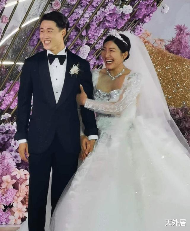 中国冬奥冠军大婚，笑得很灿烂！央视祝福：有情人终成眷属