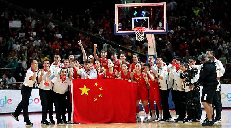 最后3秒！ 中国女篮罚球绝杀后，谁注意姚明这个举动？网友痛批：男篮(2)