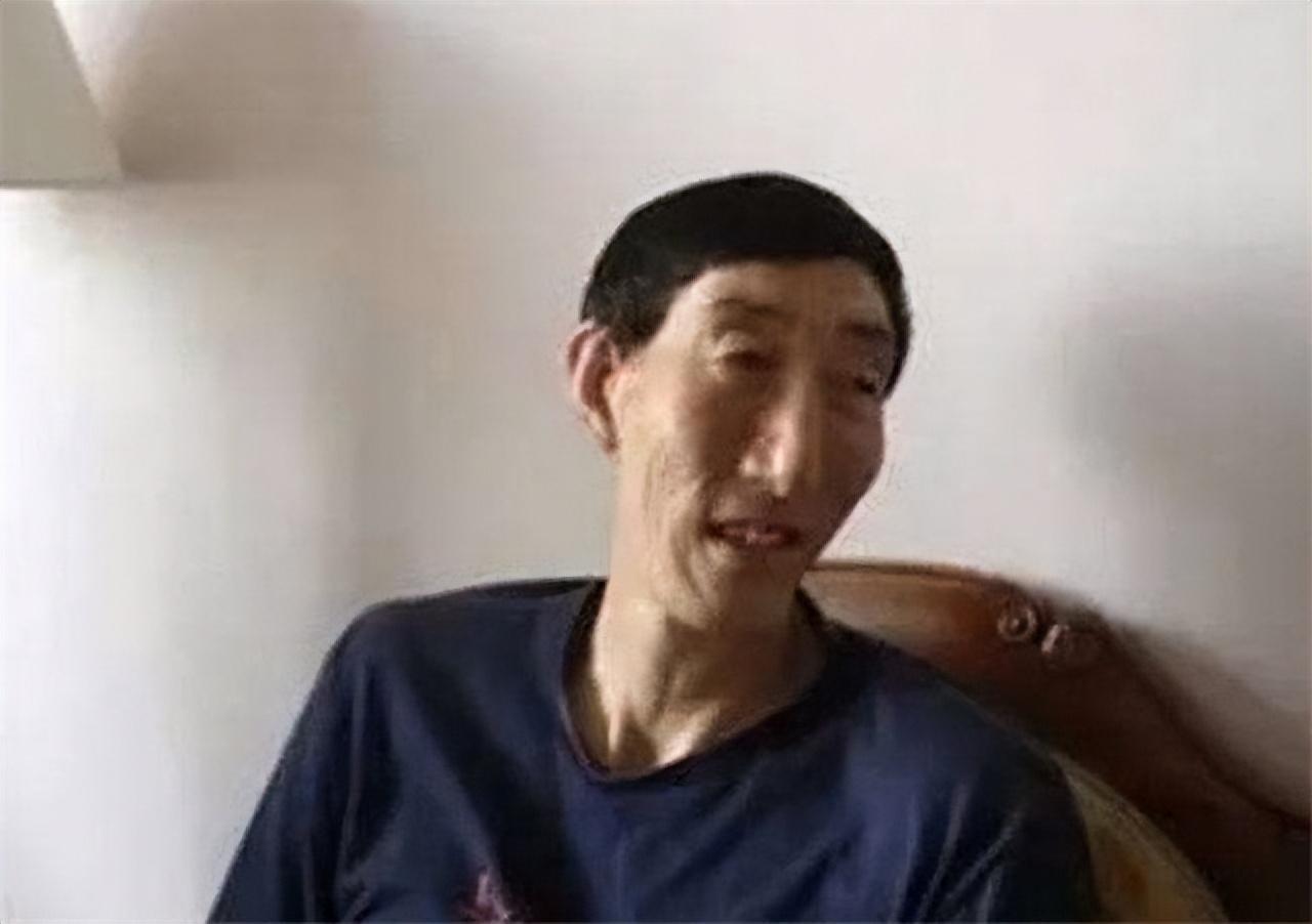 中国第一巨人鲍喜顺，56岁不顾生命冒险生子，如今儿子身高多少？(5)