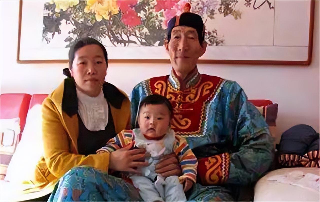 中国第一巨人鲍喜顺，56岁不顾生命冒险生子，如今儿子身高多少？(20)