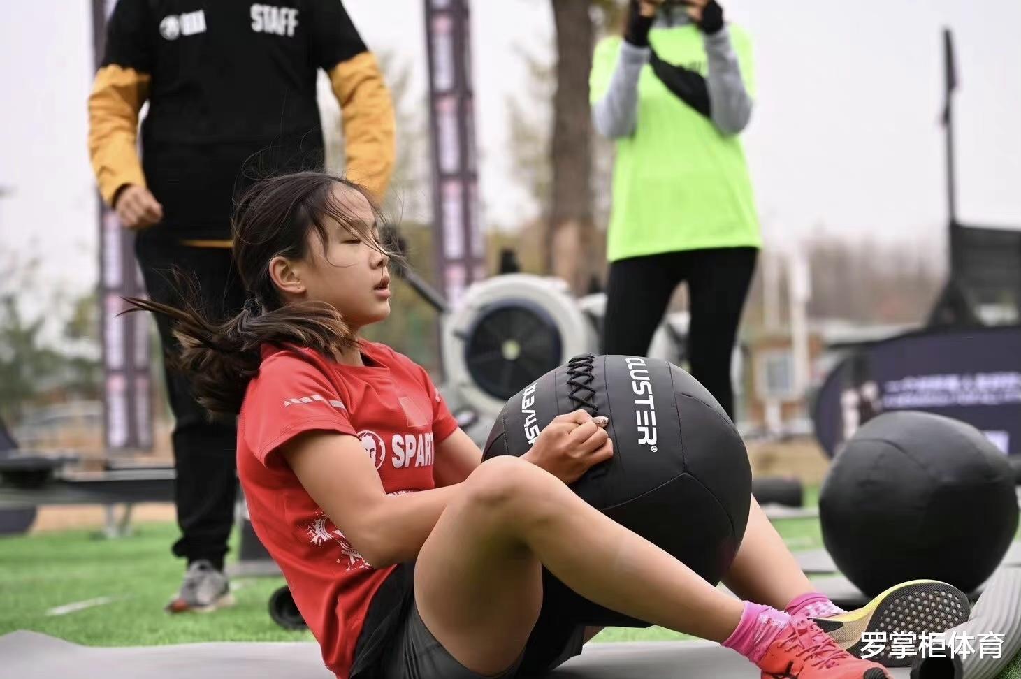 11小时02秒！中国11岁女孩打破世界纪录，扬眉吐气打破外国人垄断
