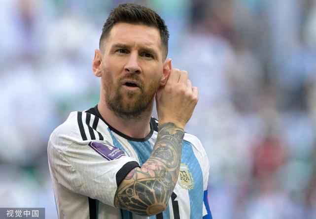 连续2届世界杯首战不胜！阿根廷出线压力陡增，梅西沮丧萨内蒂怒拍桌(1)
