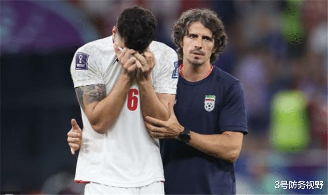 足球本该如此纯粹！美伊两队赛后，伊朗队员流泪，美球员主动安慰(2)