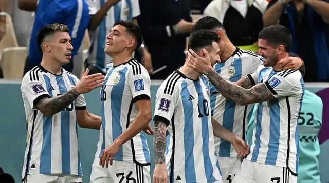 阿根廷打进4强，梅西赛后霸气放话+怒斥主裁，17黄太离谱！(5)