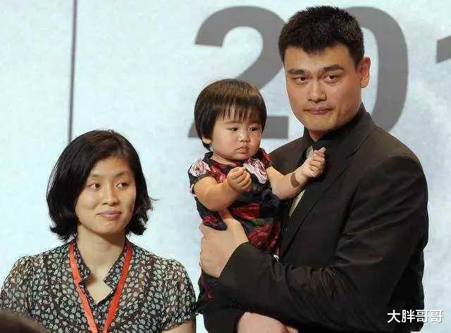 外国记者问姚明，为什么您女儿不是中国籍？姚明的回应很霸气(8)
