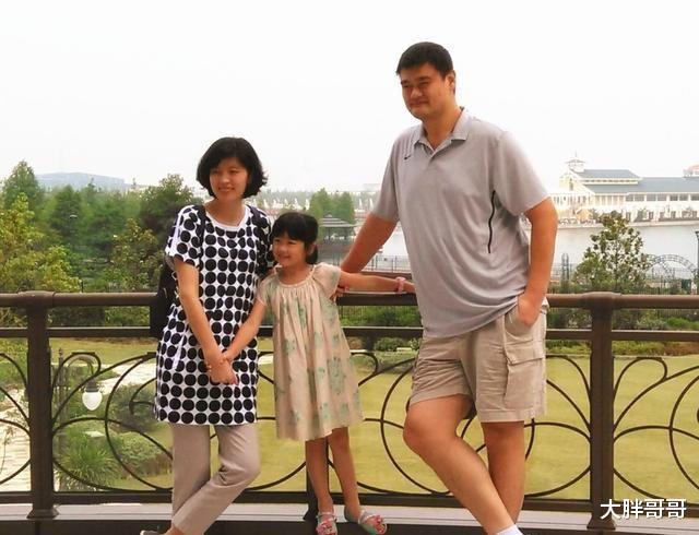 外国记者问姚明，为什么您女儿不是中国籍？姚明的回应很霸气(9)