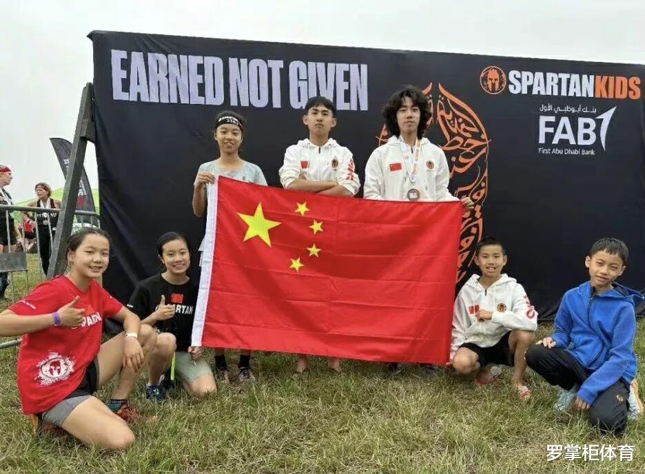 扬眉吐气！11岁中国女孩创纪录+夺冠，外国选手无奈，只能争银牌