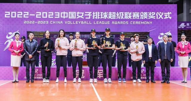 中国女排联赛赛季总结！天津强势夺冠，上海女排年轻赢未来(1)
