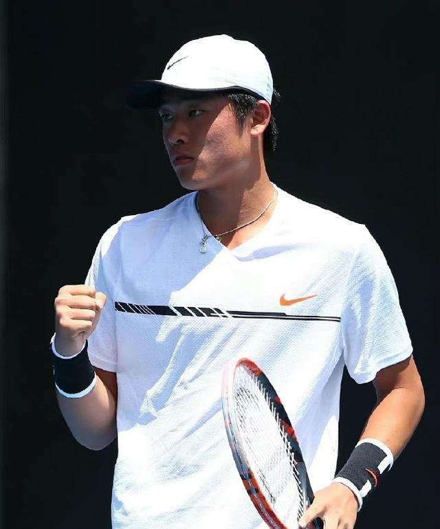 大喜！23岁吴易昺：3盘逆转美国1哥弗里茨，挺进ATP250达拉斯决赛(6)
