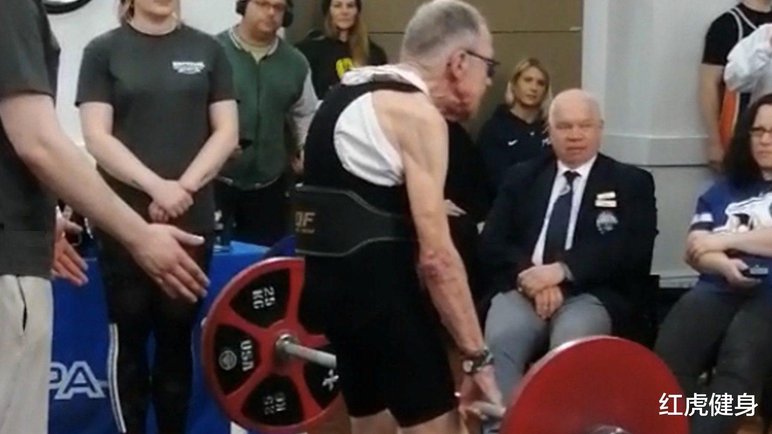 年龄只是数字，86岁英国最老举重运动员，打破一项硬拉世界纪录(2)