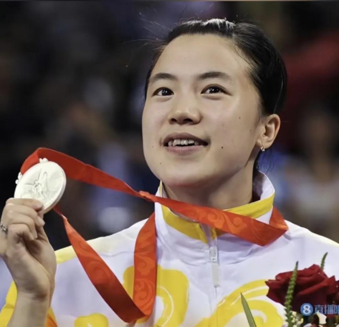 曾获得24届世界冠军的乒乓球运动员王楠，在结婚47天被查出患有癌症，如今她过的怎(3)