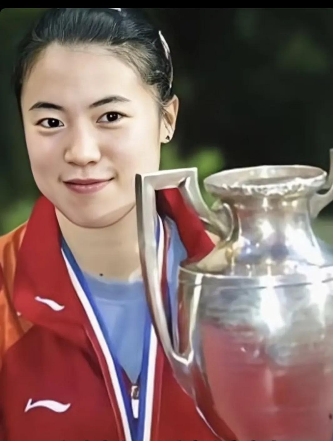 曾获得24届世界冠军的乒乓球运动员王楠，在结婚47天被查出患有癌症，如今她过的怎(5)