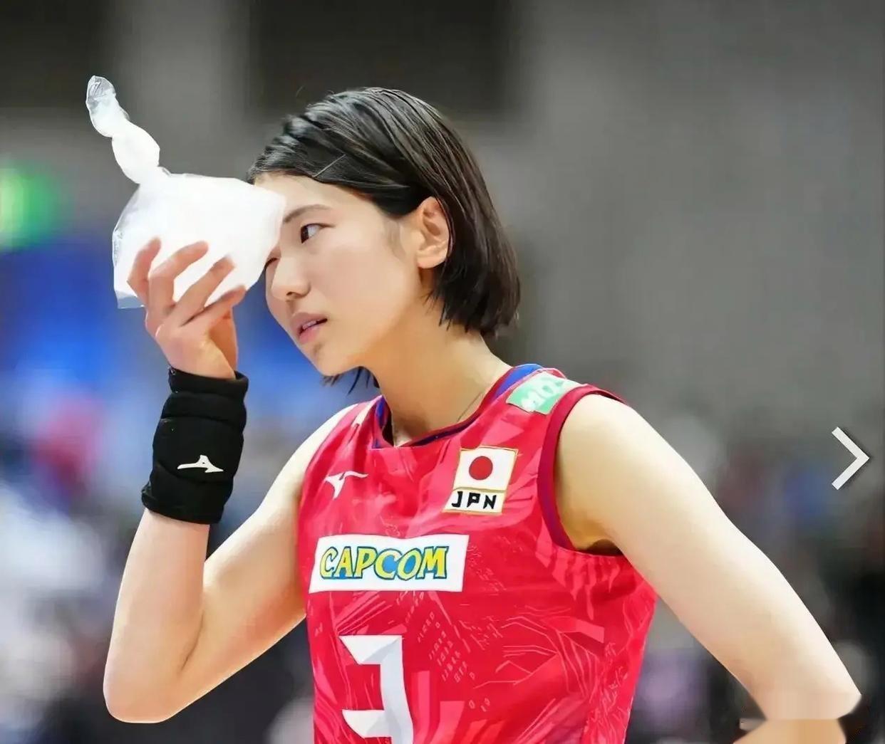 日本女排队长是个危险的职业，有被打伤的可能2023女排世联赛上，李盈莹扣中贺纱理(1)