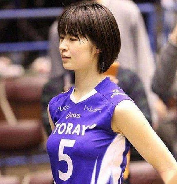 日本女排队长是个危险的职业，有被打伤的可能2023女排世联赛上，李盈莹扣中贺纱理(2)