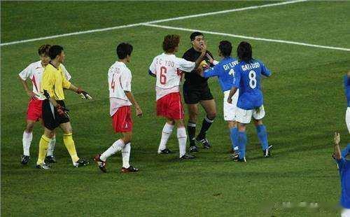 #韩媒指责中国队踢少林足球#韩媒：伤人铲球猖獗2人受伤，韩国被少林足球击败。虽然(4)