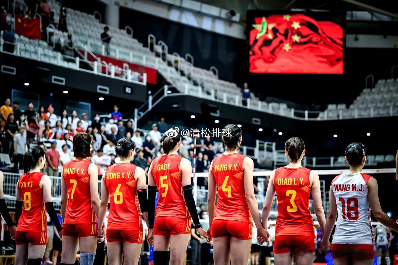 中国女排进攻数据：中国女排1-3塞尔维亚
1、杨涵玉：11扣8中0失误1被拦
扣