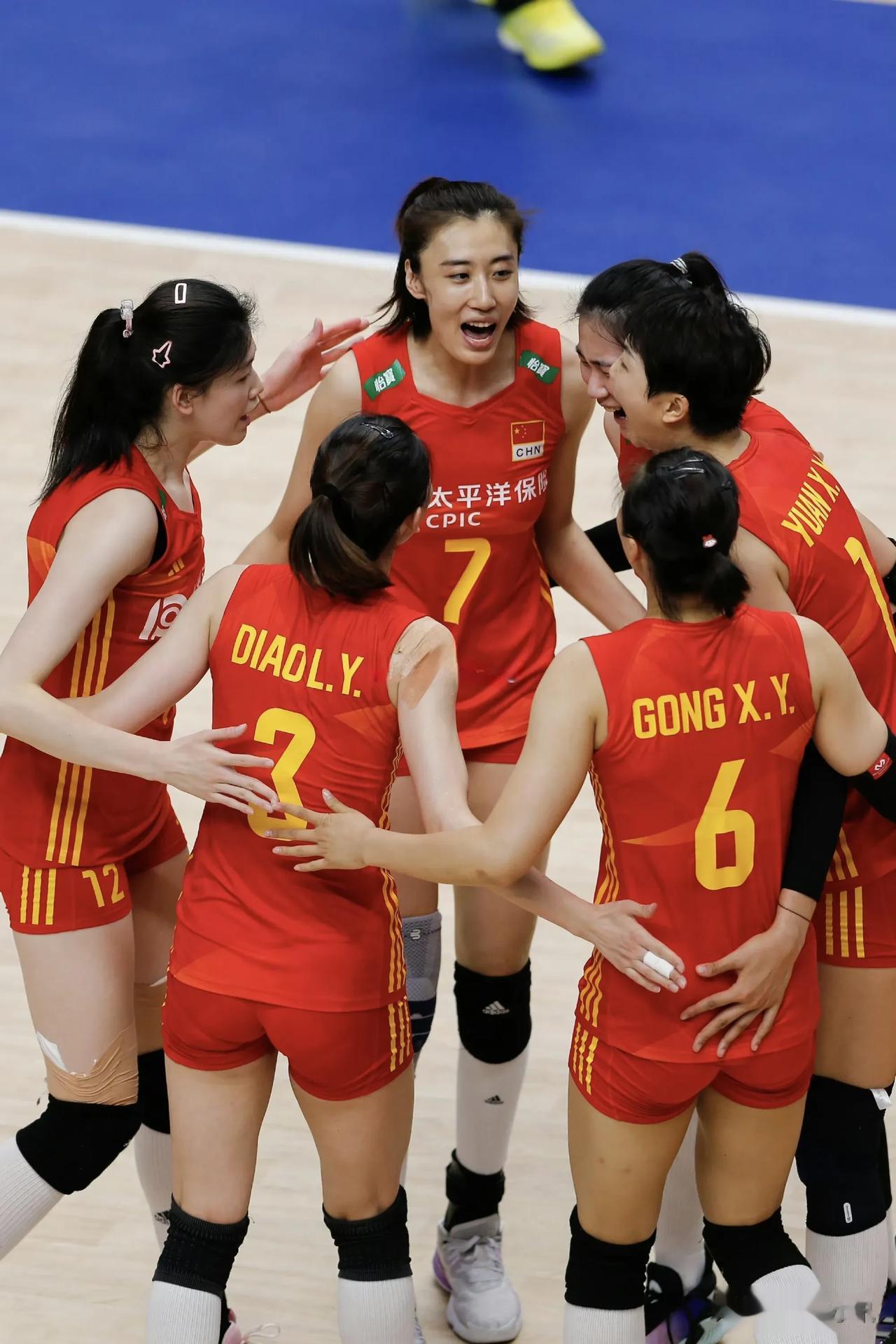 中国女排和女篮，今天都有比赛了，下午四点半，世界女排联赛，中国女排对决美国女排，(1)