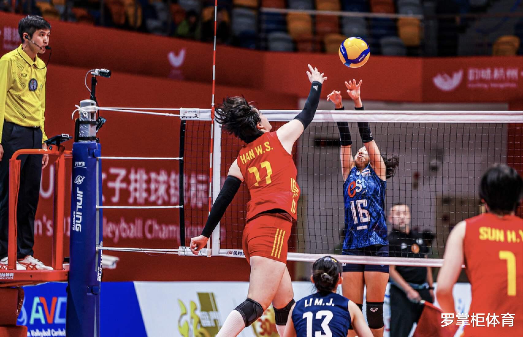 中国U16女排3-0进决赛，将与日本争冠，15岁超新星获赞：新朱婷！(4)