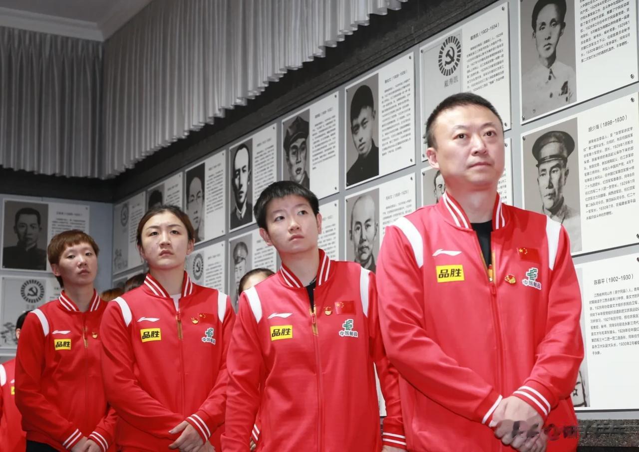 孙颖莎代表宣誓
北京时间7月14日，距离女子组乒超联赛开赛还有一天，中国乒乓球队
