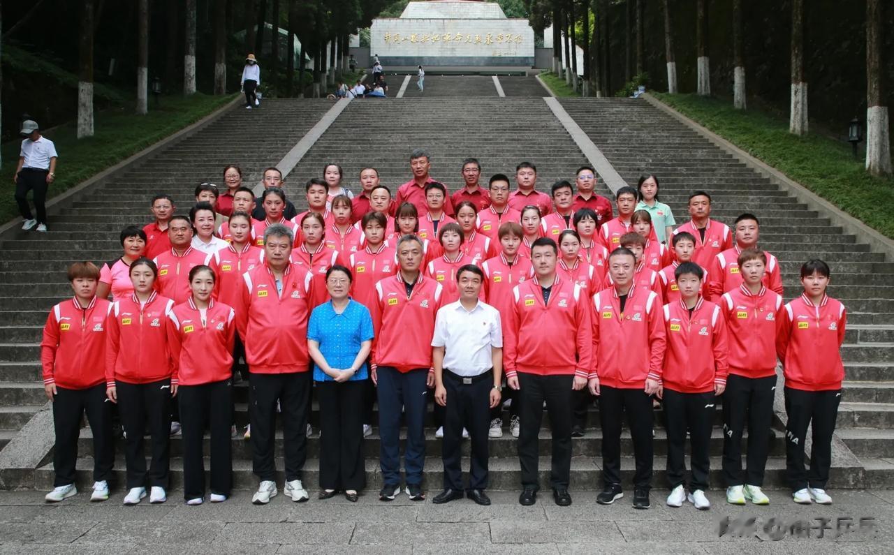 孙颖莎代表宣誓
北京时间7月14日，距离女子组乒超联赛开赛还有一天，中国乒乓球队(3)