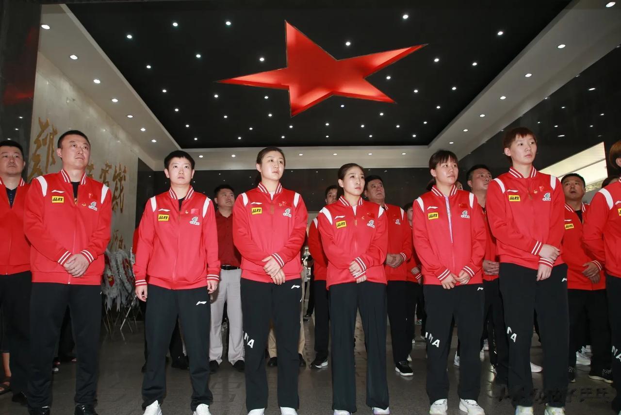孙颖莎代表宣誓
北京时间7月14日，距离女子组乒超联赛开赛还有一天，中国乒乓球队(4)