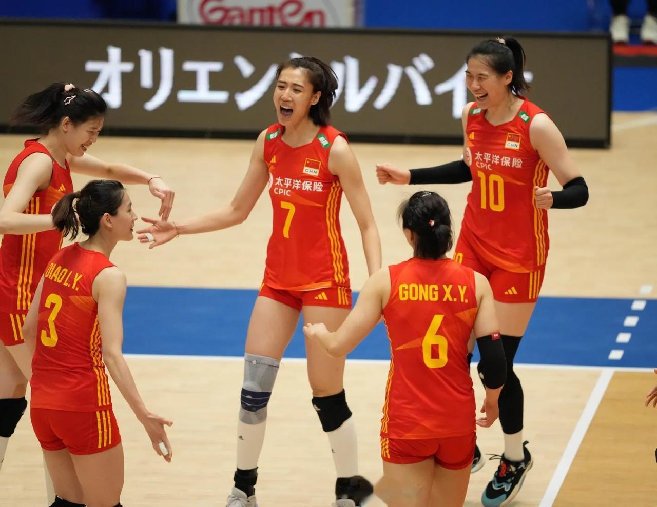 [奋斗]确定了！决赛中国女排将身穿红色球衣！[玫瑰][玫瑰]
7月17日6：30(2)