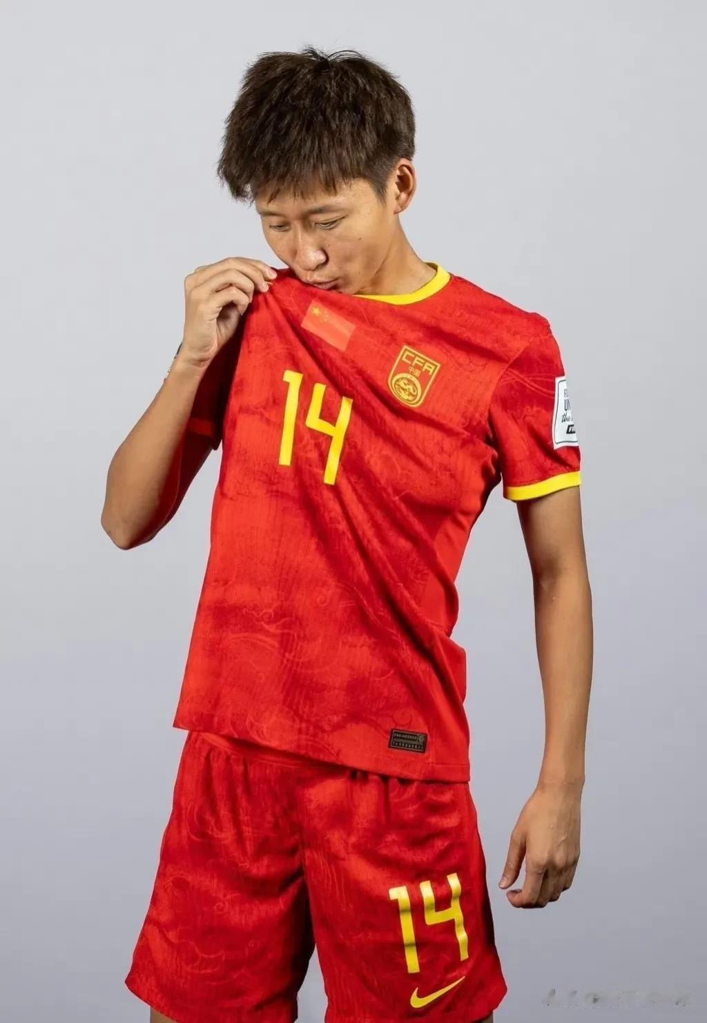 插播一条足球，给中国姑娘加油！祝中国姑娘22号世界杯首场凯旋！

分享一下姑娘们(6)