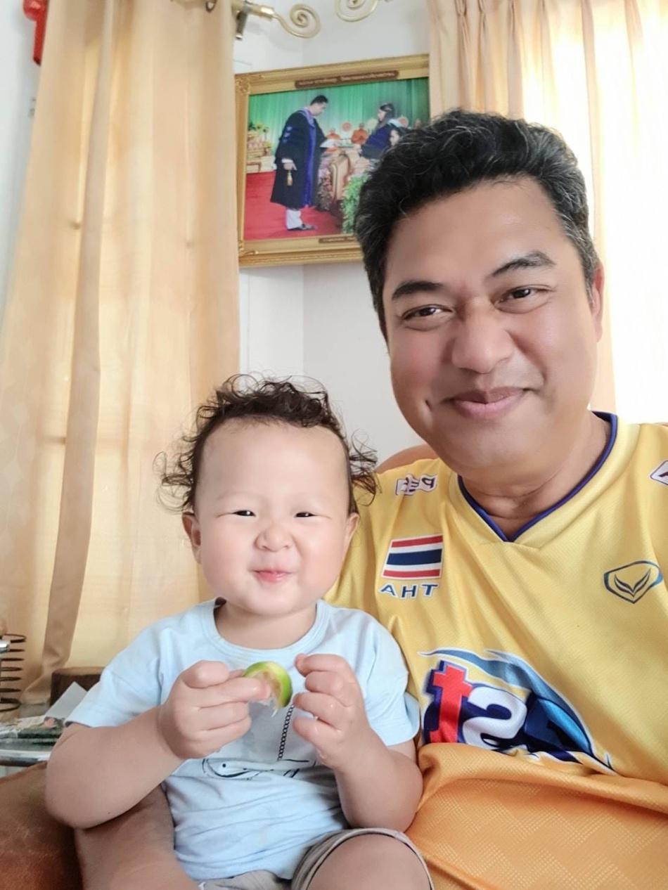 45岁女排冯坤罕见露面！9年前嫁泰国排球教父，如今5岁儿子很可爱(13)