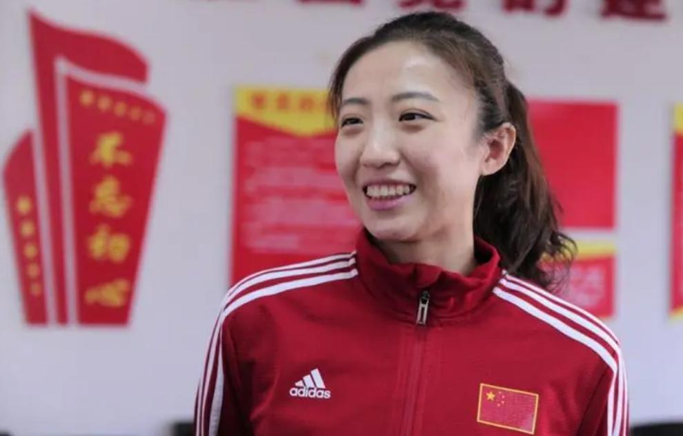 女排大洗牌！33岁奥运冠军回归，17岁重炮入围，蔡斌剑指亚运金牌

中国女排一队(2)